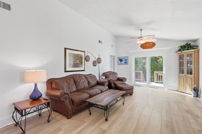 Image No.5-3 Bed Property for sale