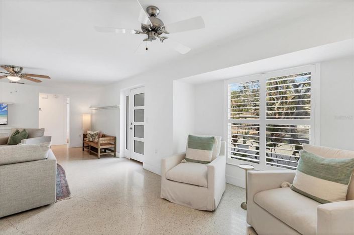 Image No.10-3 Bed Property for sale