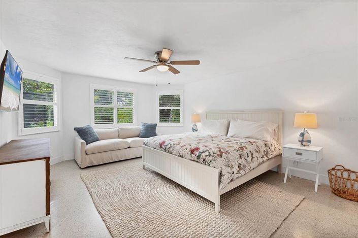 Image No.20-3 Bed Property for sale