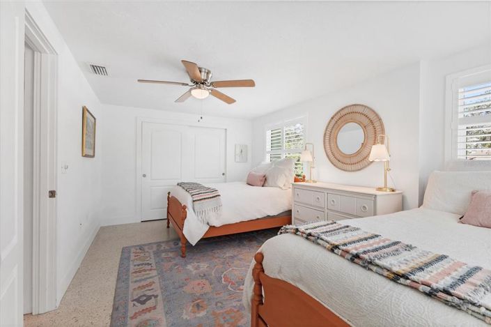 Image No.27-3 Bed Property for sale