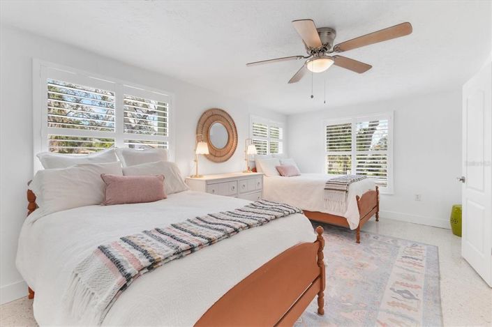 Image No.28-3 Bed Property for sale