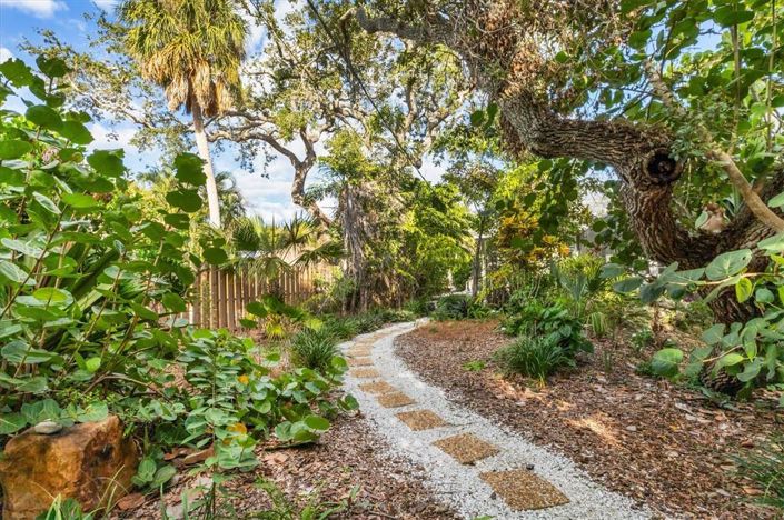 Image No.42-3 Bed Property for sale