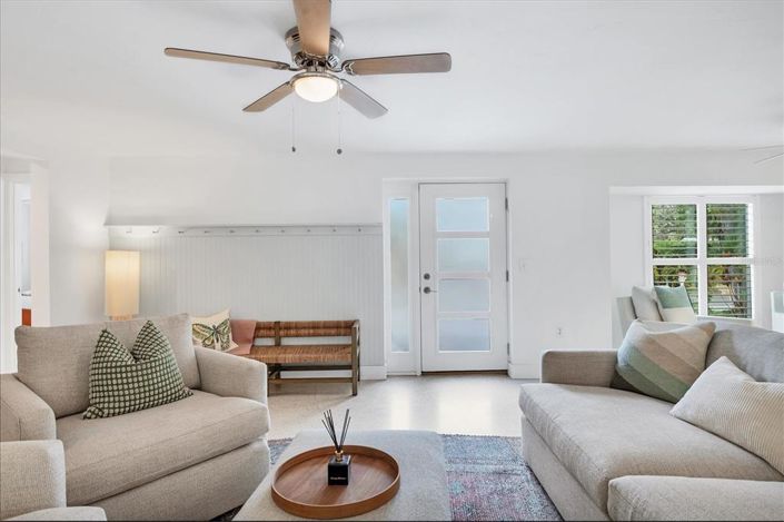 Image No.6-3 Bed Property for sale