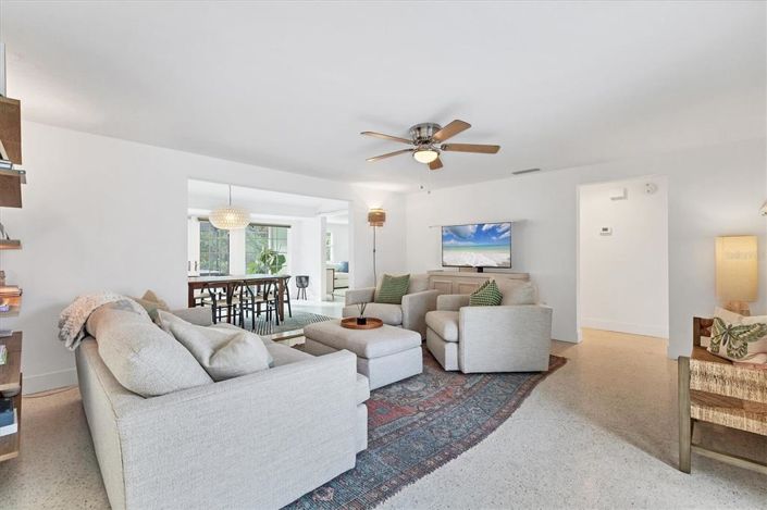 Image No.8-3 Bed Property for sale