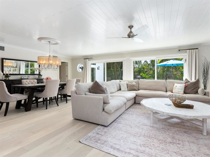 Image No.19-4 Bed Property for sale