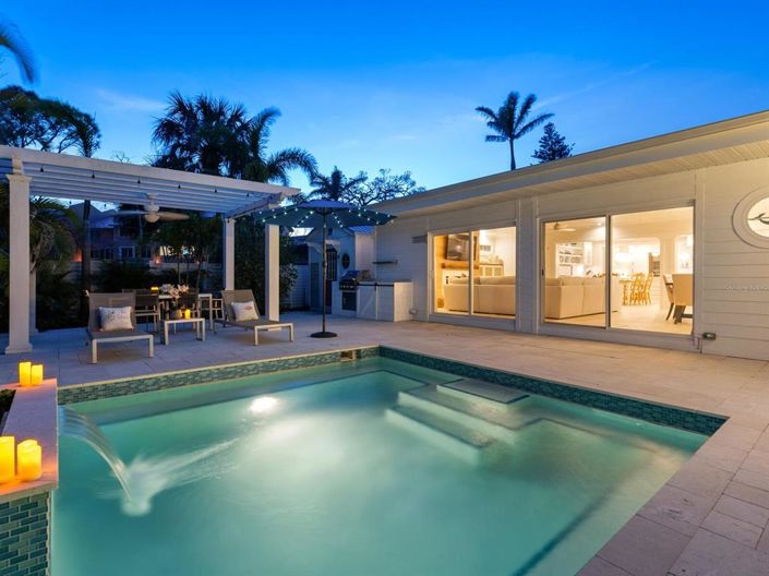 Image No.56-4 Bed Property for sale