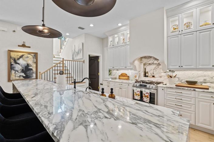 Image No.11-4 Bed Property for sale