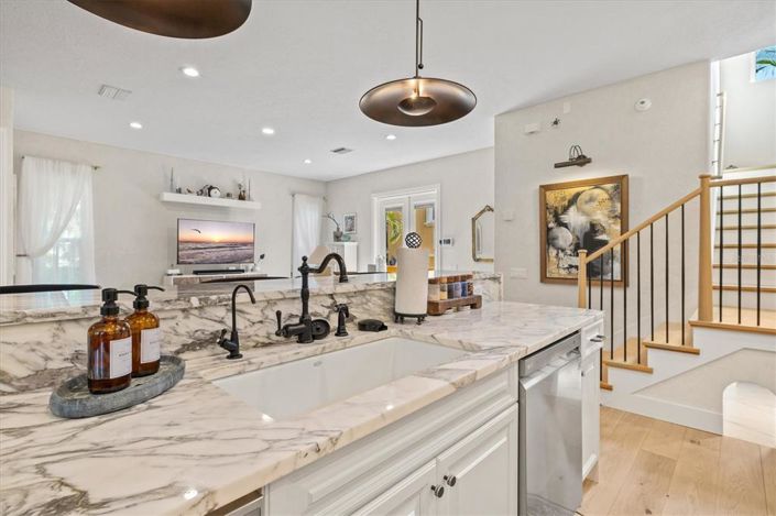 Image No.13-4 Bed Property for sale