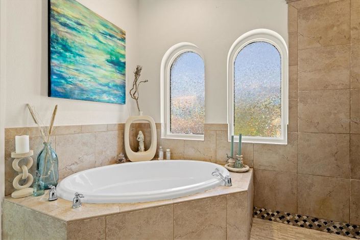 Image No.30-4 Bed Property for sale