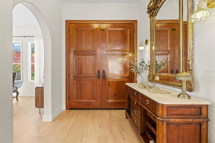 Image No.5-4 Bed Property for sale