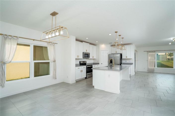 Image No.10-5 Bed Property for sale