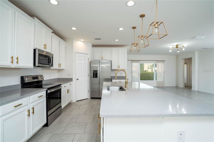 Image No.12-5 Bed Property for sale