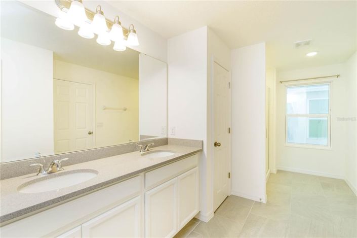 Image No.27-5 Bed Property for sale