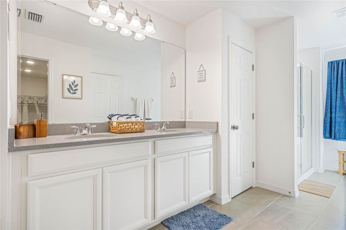 Image No.28-5 Bed Property for sale