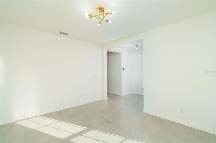 Image No.5-5 Bed Property for sale