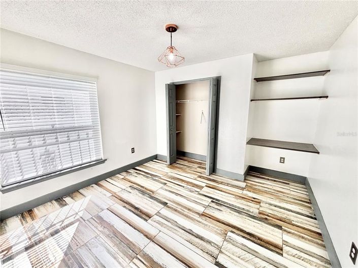 Image No.14-5 Bed Property for sale