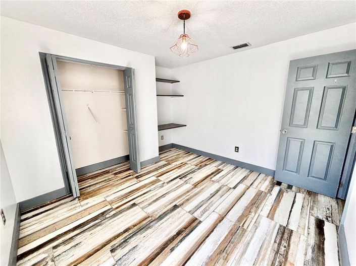 Image No.15-5 Bed Property for sale