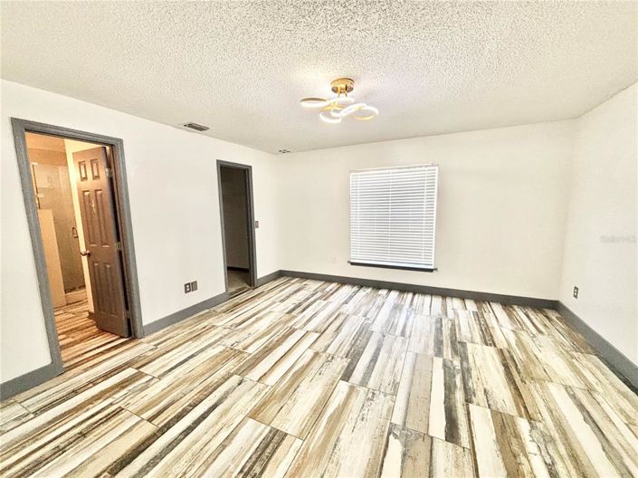 Image No.18-5 Bed Property for sale