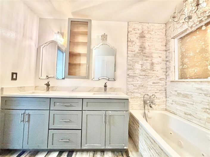 Image No.21-5 Bed Property for sale