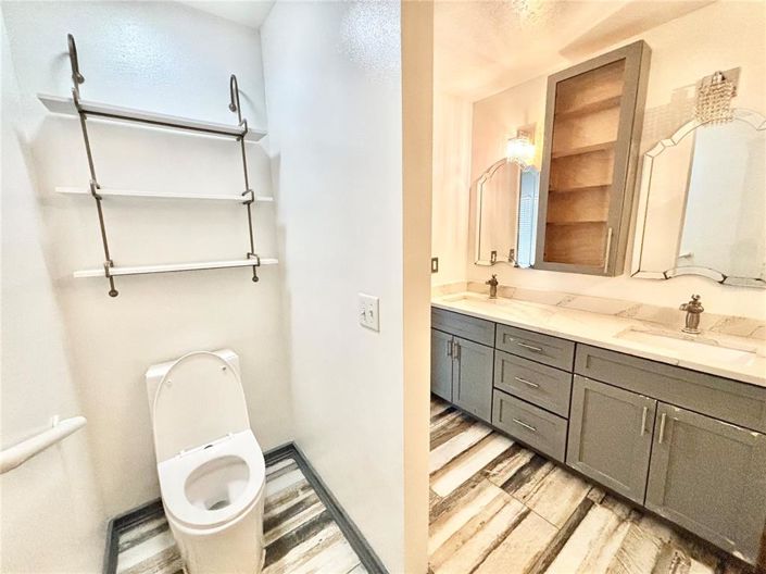 Image No.22-5 Bed Property for sale