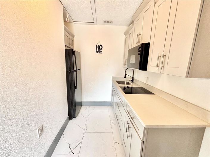 Image No.27-5 Bed Property for sale