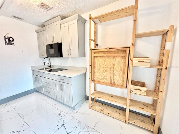 Image No.29-5 Bed Property for sale