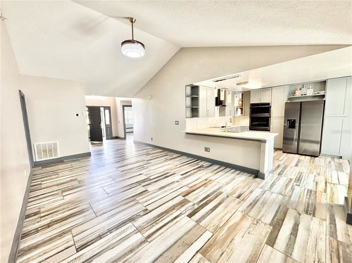 Image No.7-5 Bed Property for sale