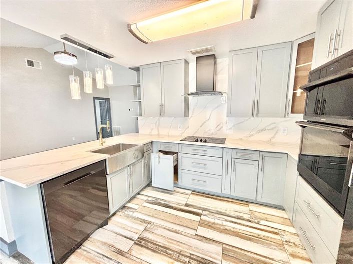 Image No.9-5 Bed Property for sale