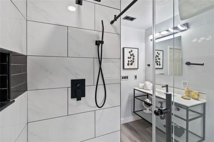 Image No.26-4 Bed Property for sale