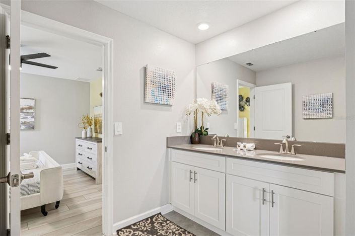 Image No.17-9 Bed Property for sale