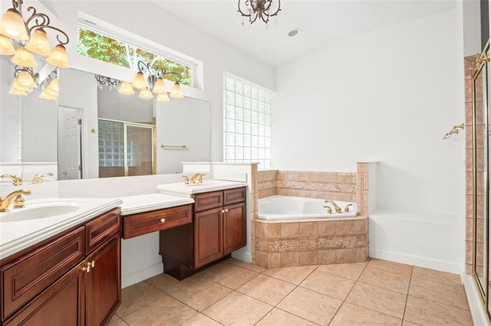 Image No.27-4 Bed Property for sale