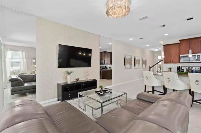 Image No.8-5 Bed Townhouse for sale