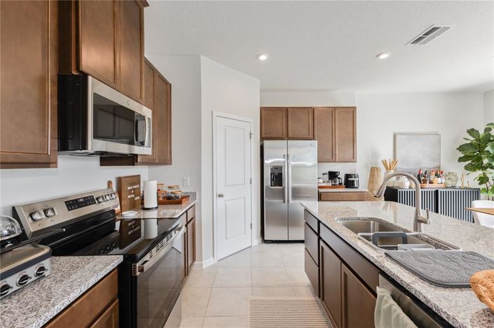 Image No.10-3 Bed Property for sale