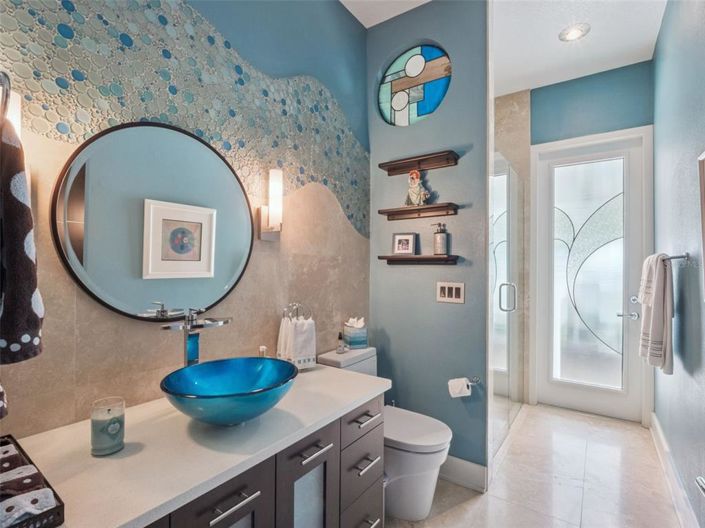 Image No.12-6 Bed Property for sale