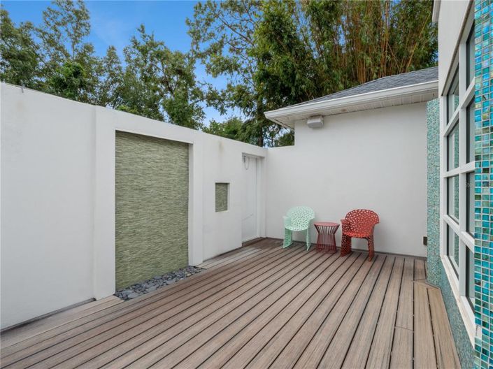 Image No.23-6 Bed Property for sale