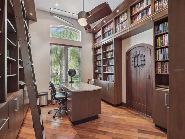 Image No.28-6 Bed Property for sale