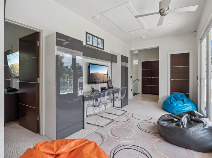 Image No.30-6 Bed Property for sale