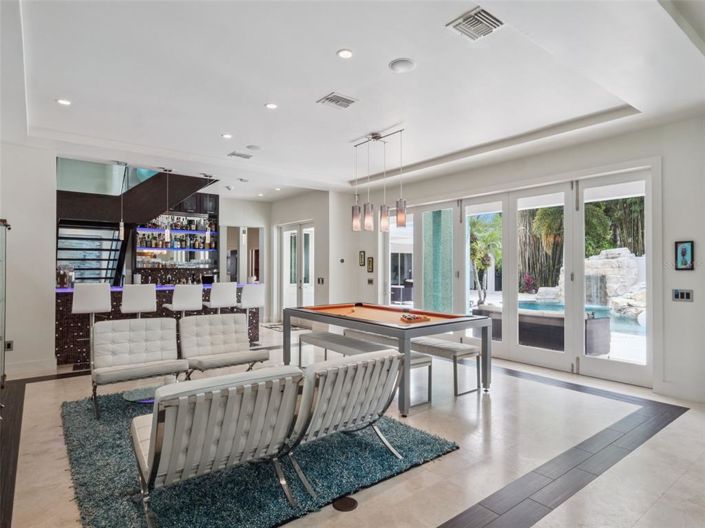 Image No.33-6 Bed Property for sale