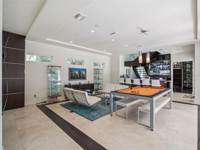 Image No.35-6 Bed Property for sale