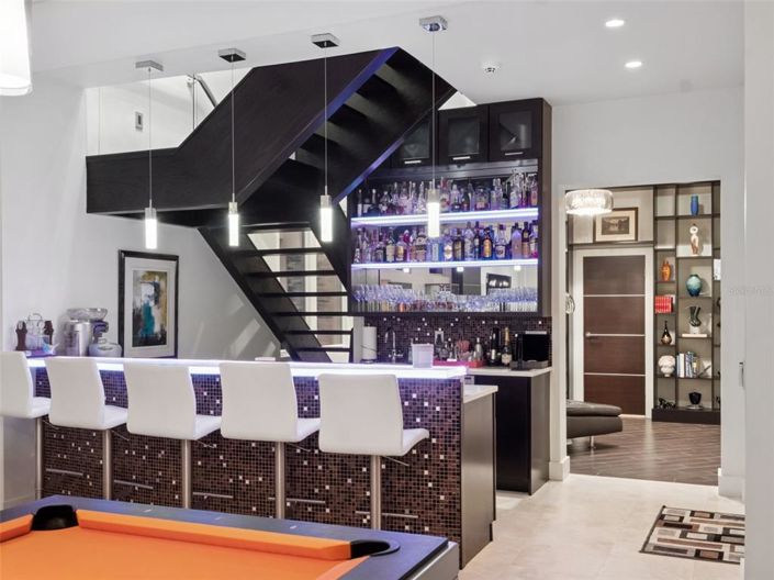 Image No.36-6 Bed Property for sale