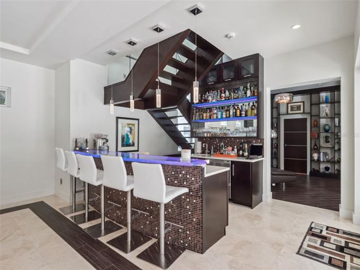 Image No.37-6 Bed Property for sale