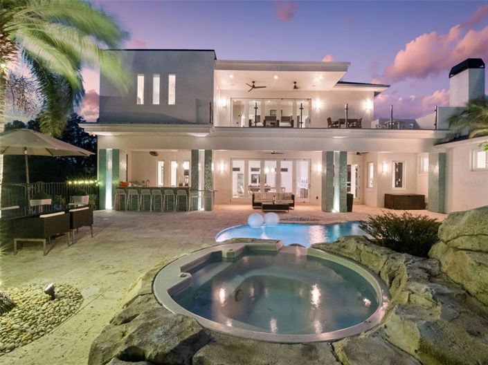 Image No.4-6 Bed Property for sale