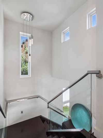 Image No.41-6 Bed Property for sale