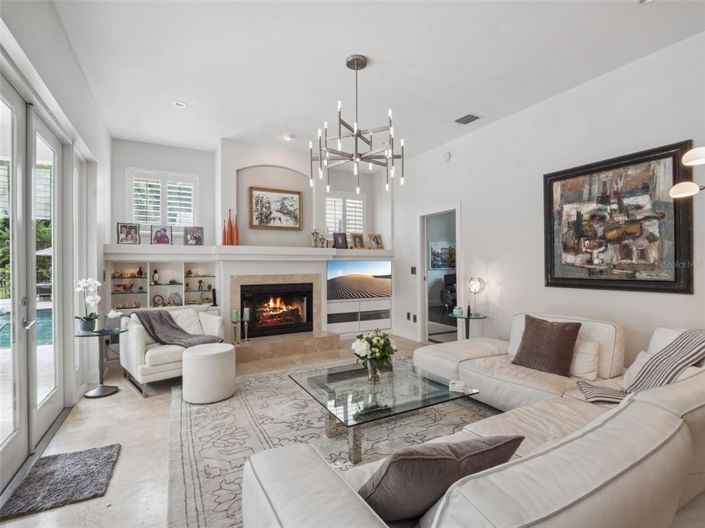 Image No.53-6 Bed Property for sale