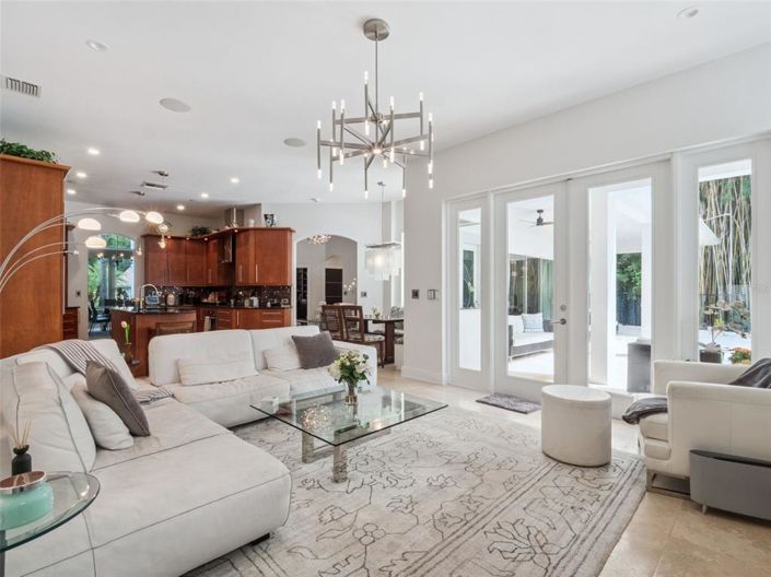 Image No.55-6 Bed Property for sale