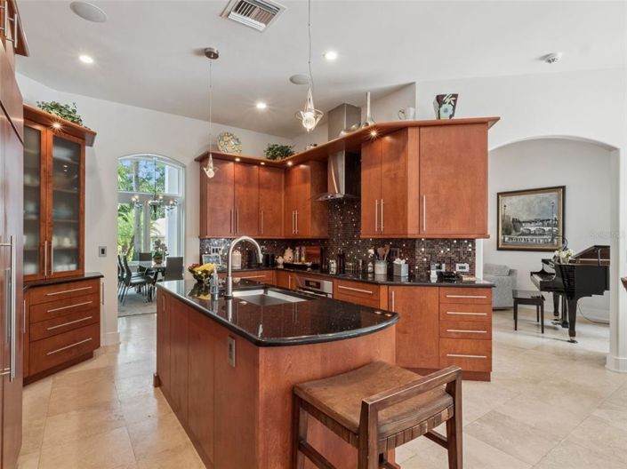 Image No.57-6 Bed Property for sale