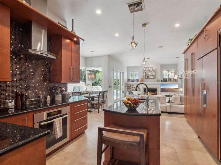 Image No.59-6 Bed Property for sale