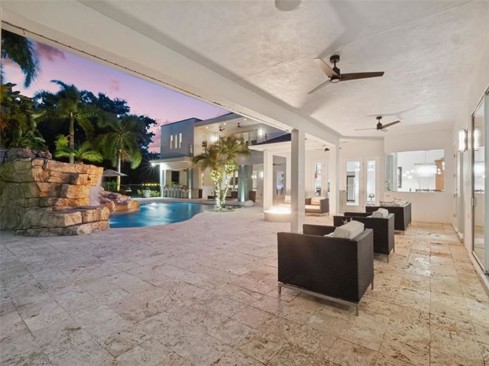 Image No.8-6 Bed Property for sale