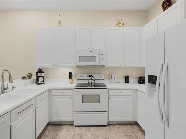 Image No.10-3 Bed Property for sale