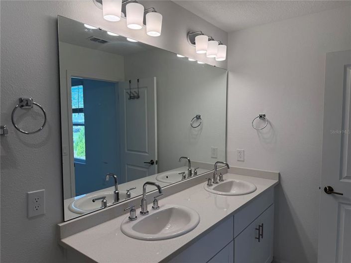 Image No.28-3 Bed Townhouse for sale